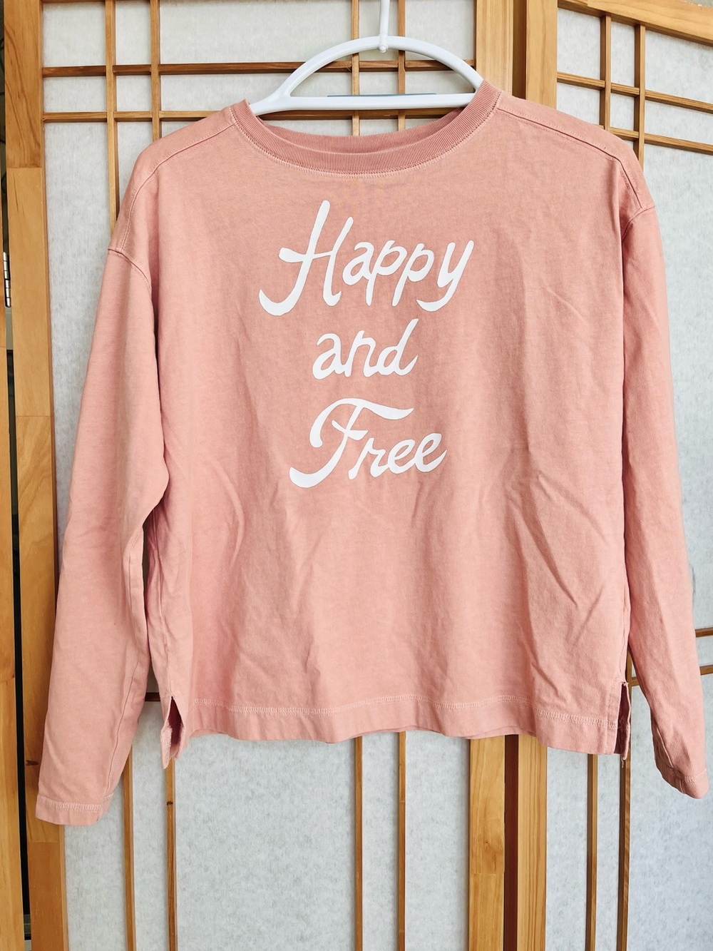 OLD NAVY Box-Fit Long-Sleeve Graphic Cotton Jersey PEACH Tee Top HAPPY and FREE